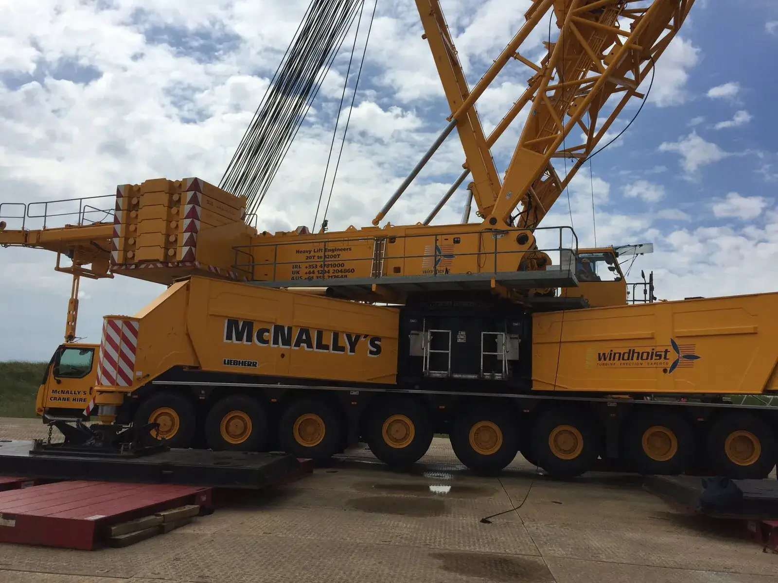 McNally’s heavy crane on site