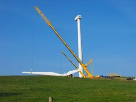 McNally’s 500t Demag crane erecting a turbine at Bindoo wind farm, Co. Cavan, in 2009